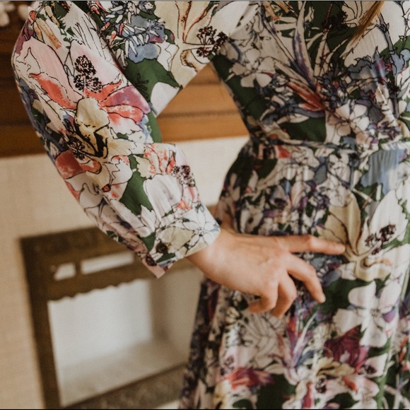 Beautiful floral long sleeve midi wrap dress - Picture 12 of 15